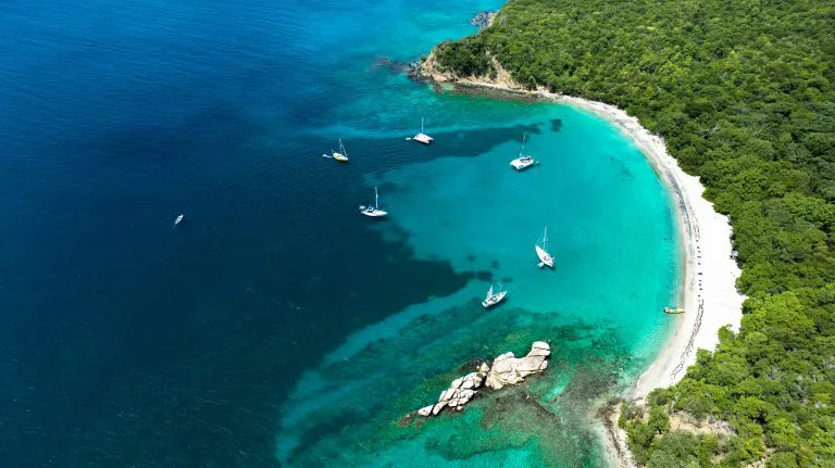 Anse La Roche Bay, Carriacou