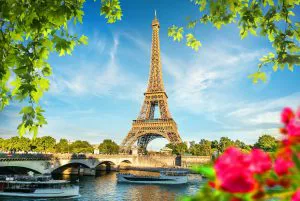 La Torre Eiffel desde el Sena, París