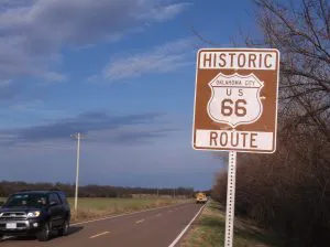 Ruta 66 histórica cerca de Arcadia, Oklahoma