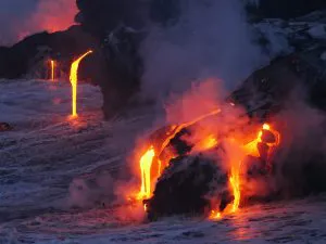 Lava llegando al océano, Hawái