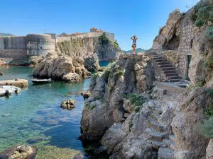 Rocas bajo las murallas, Dubrovnik
