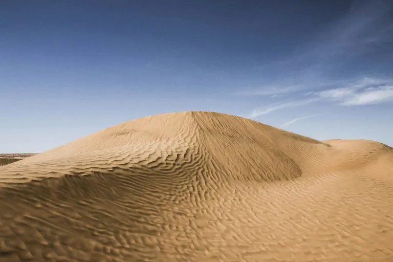 Dunas del Sáhara en Ksar Ghilane, Túnez