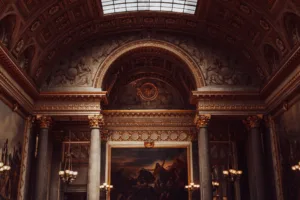 Una gran sala del palacio de Versalles