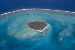 La isla 'Atā en el arrecife al norte de Tongatapu