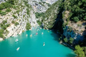Barcas a la entrada de las gargantas del Verdon