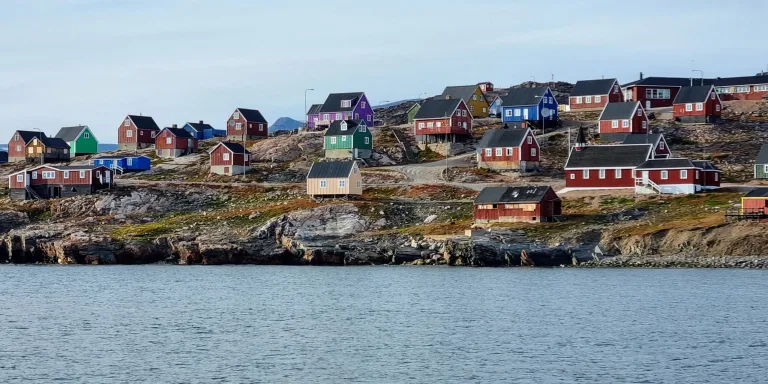 Casas de colores de Ittoqqortoormiit, Groenlandia