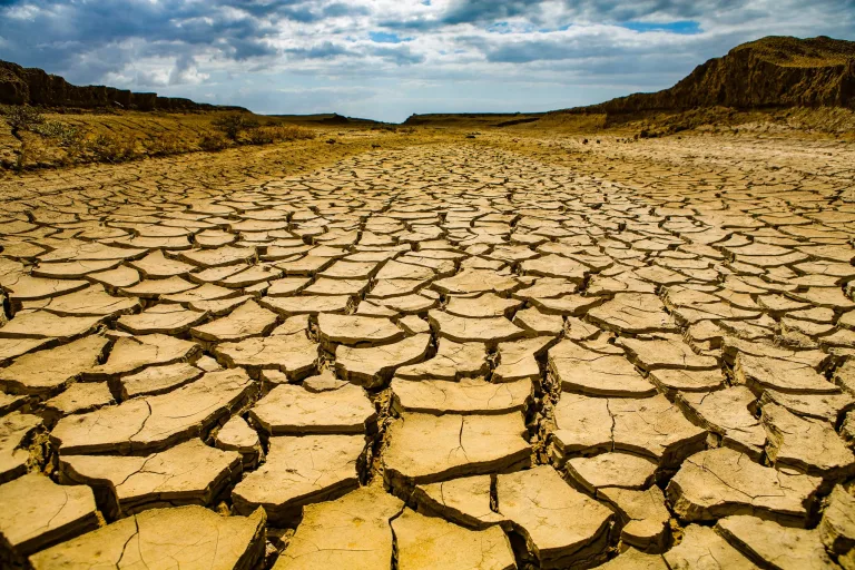 Tierra agrietada cerca de Maracaibo, Venezuela