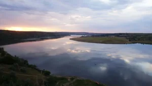 Río Dniéster cerca de Roghi