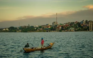 Pescadores en el lago Kivu al atardecer, Goma