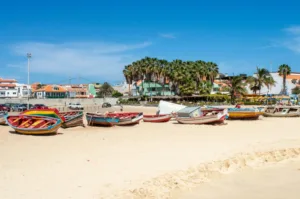Barcas de pesca en la playa, Santa Maria, Sal