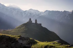 La iglesia de la Trinidad de Gergeti, Kazbegi