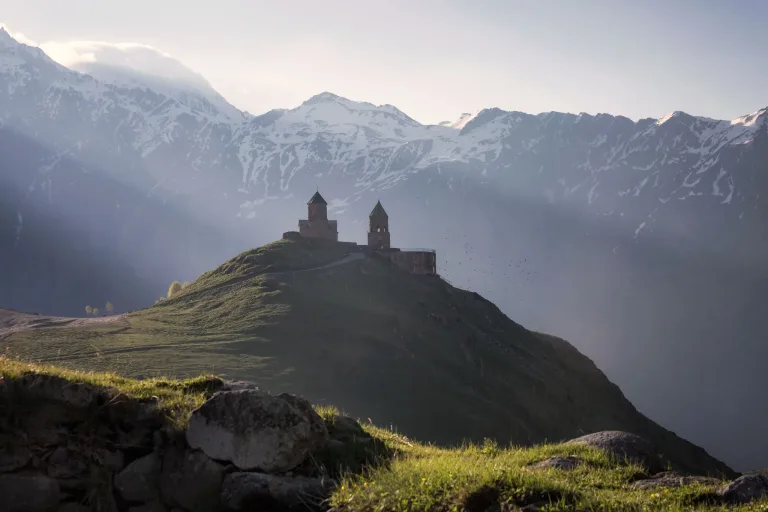 La iglesia de la Trinidad de Gergeti, Kazbegi