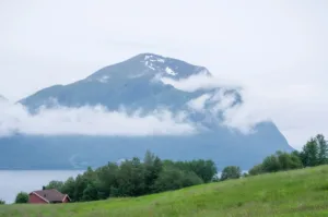 Hellesylt junto al Sunnylvsfjord