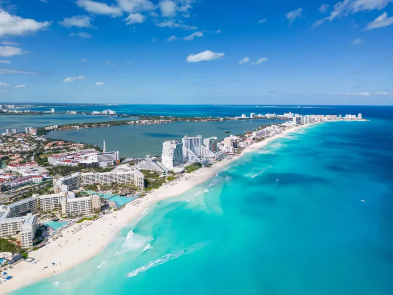 Hotel Zone between Sea and Lagoon, Cancún