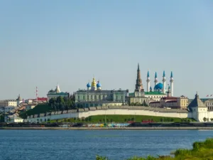 Стены и купола Казанского кремля