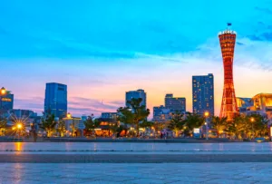 La Kobe Port Tower al atardecer