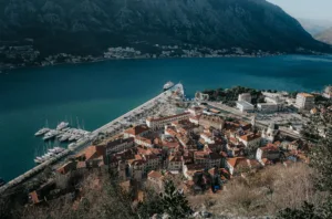 Kotor y su bahía desde arriba