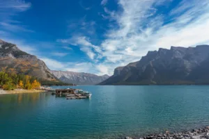El lago Minnewanka en otoño, Banff