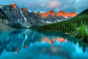 El lago Moraine al amanecer, Banff