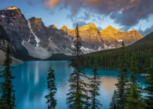 El lago Moraine al atardecer, Banff