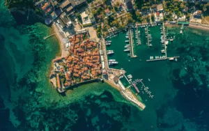El casco antiguo de Budva desde el aire