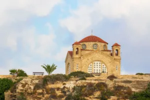 Iglesia ortodoxa en los acantilados de Peyia, Pafos