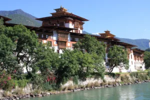 Dzong de Punakha entre dos ríos