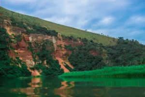Red Cliffs above the Lefini River