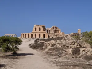 Teatro romano de Sabrata junto al mar