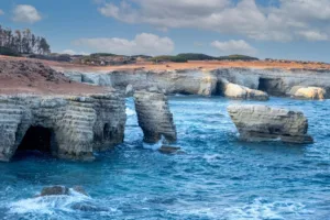Морские пещеры на побережье Пафоса