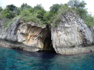 Cueva de las Golondrinas, isla Kapa, Vava'u