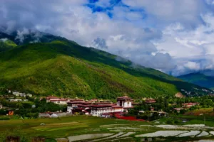 Tashichho Dzong en el valle de Timbu