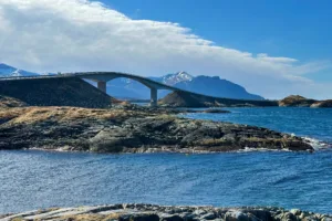 La Carretera del Atlántico y la costa rocosa, Averøy