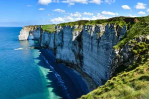 Los acantilados de creta de Étretat desde arriba