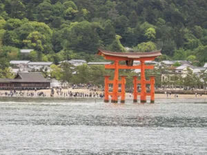 El gran torii y la orilla de Miyajima