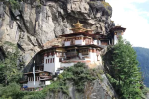 Monasterio del Nido del Tigre, Paro