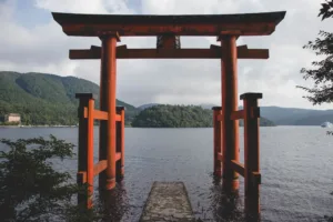 El torii de la Paz en el lago Ashi, Hakone
