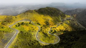 La carretera serpenteante del paso de Sheikh