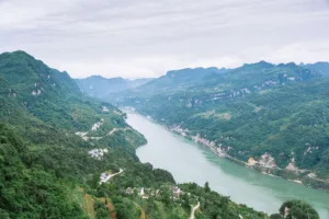 El río Yangtsé entre montañas, Yichang